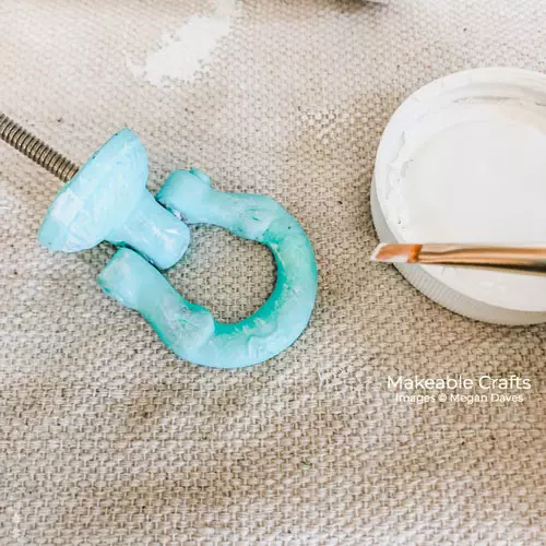 kitchen organization DIY | dry brushing white on knob