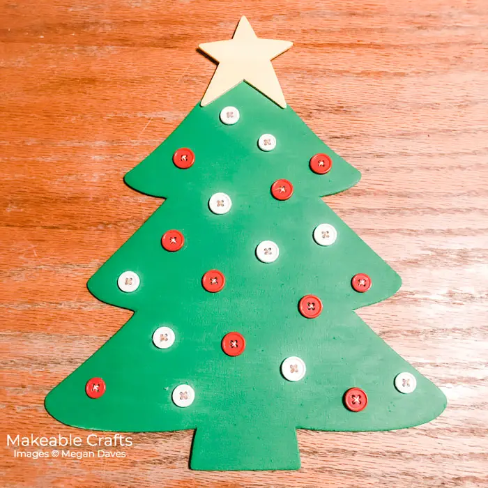 Easy DIY Christmas Canvas Wall Art - Makeable Crafts